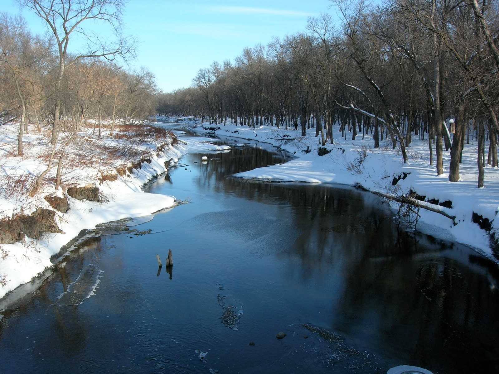 Le manteau neigeux ne contribue pas autant aux débits de la rivière Souris que les précipitations et l’état du sol, en raison de la rapidité de la fonte des neiges dans la région. Source : Dano