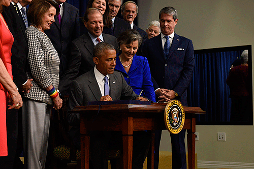 US President Barack Obama signs the Frank Lautenberg Act into law June 22, 2016, amending and strengthening the Toxic Substances Control Act. Credit: EPA