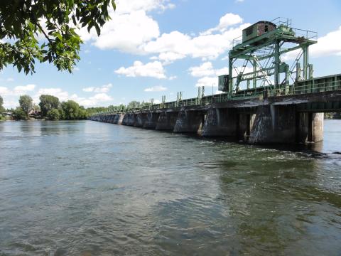 Image of Fryer Dam on the Richelieu River during summer